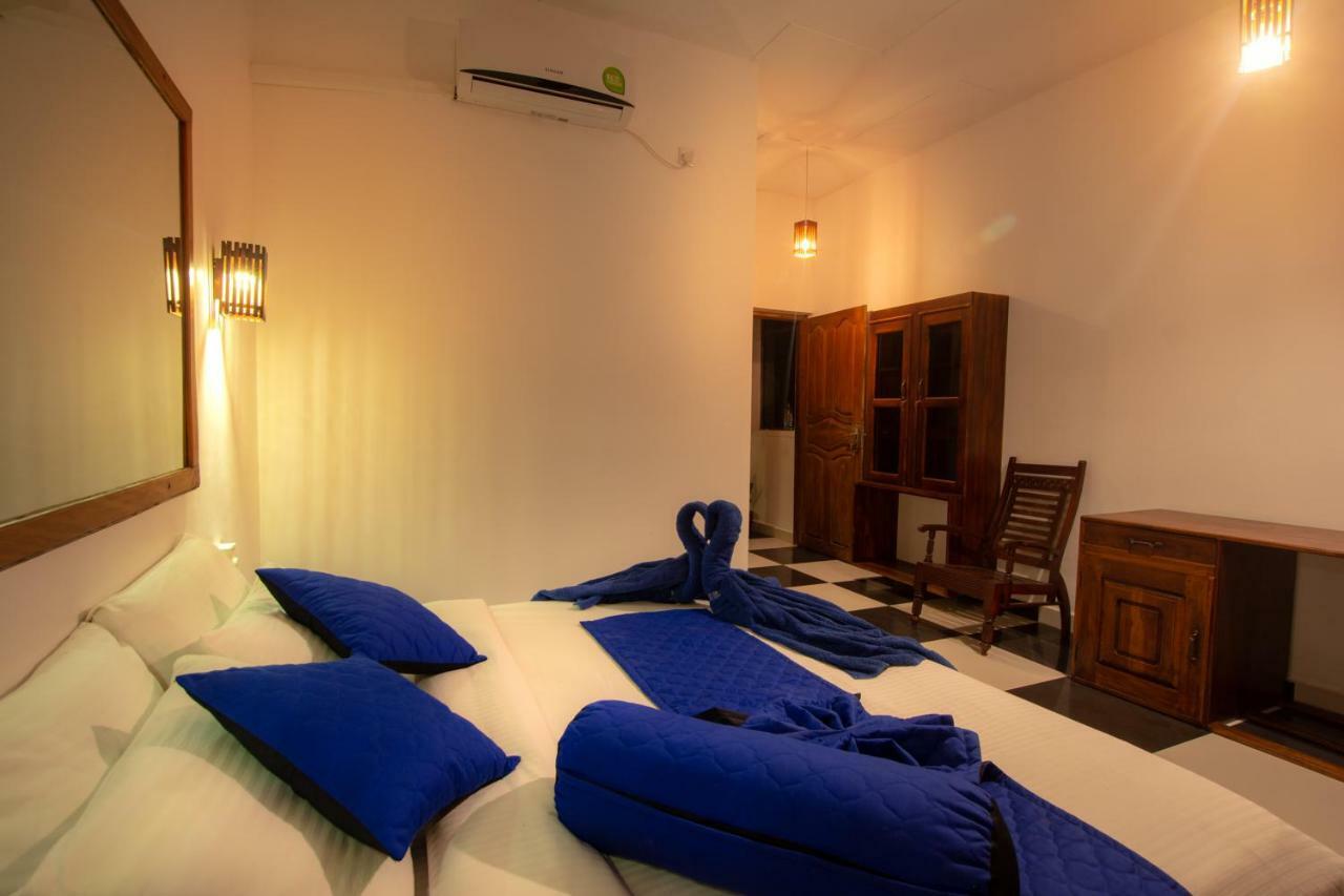 Water Edge Hotel & Restaurant Arugam Bay Exterior photo