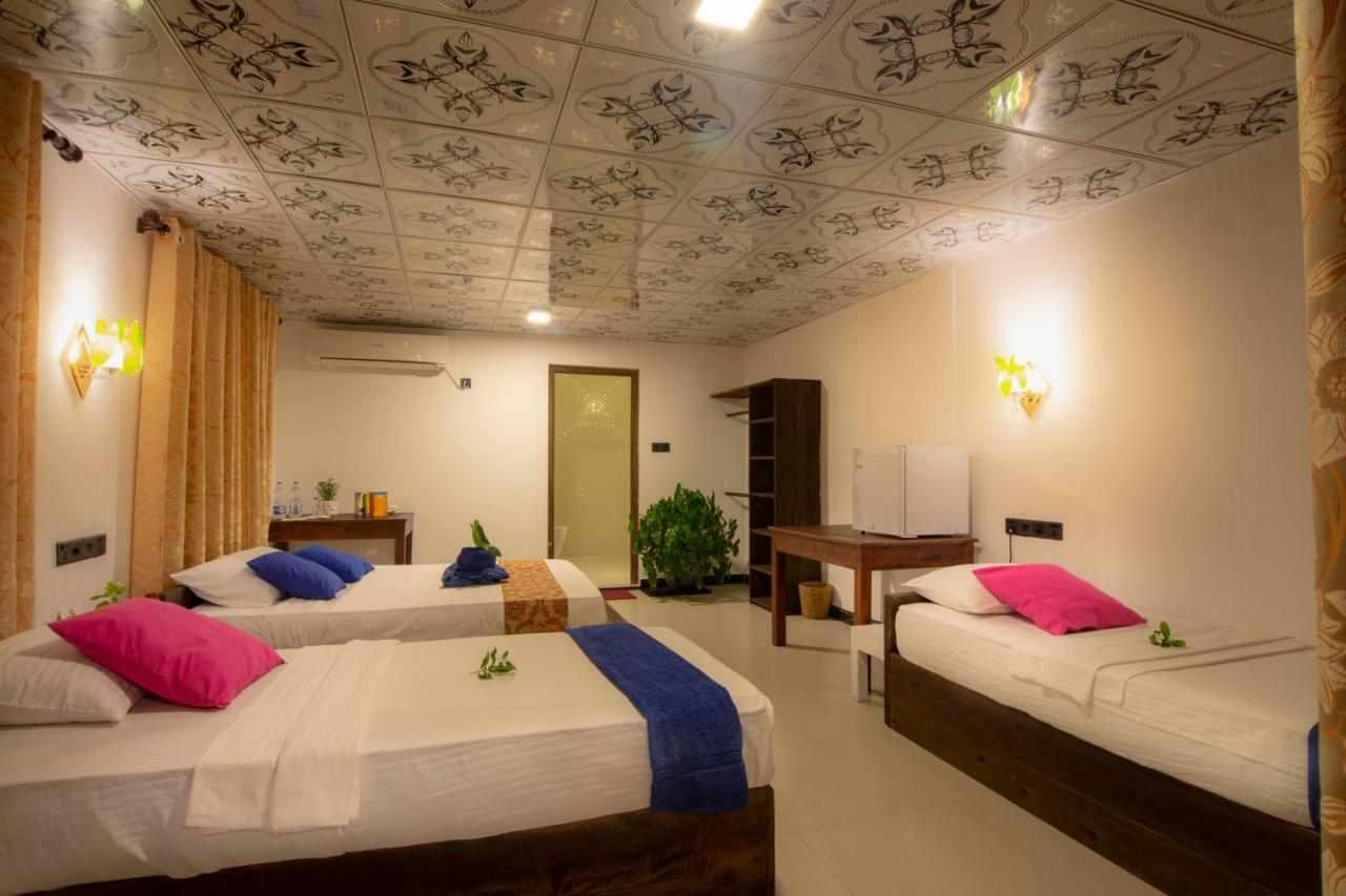 Water Edge Hotel & Restaurant Arugam Bay Exterior photo
