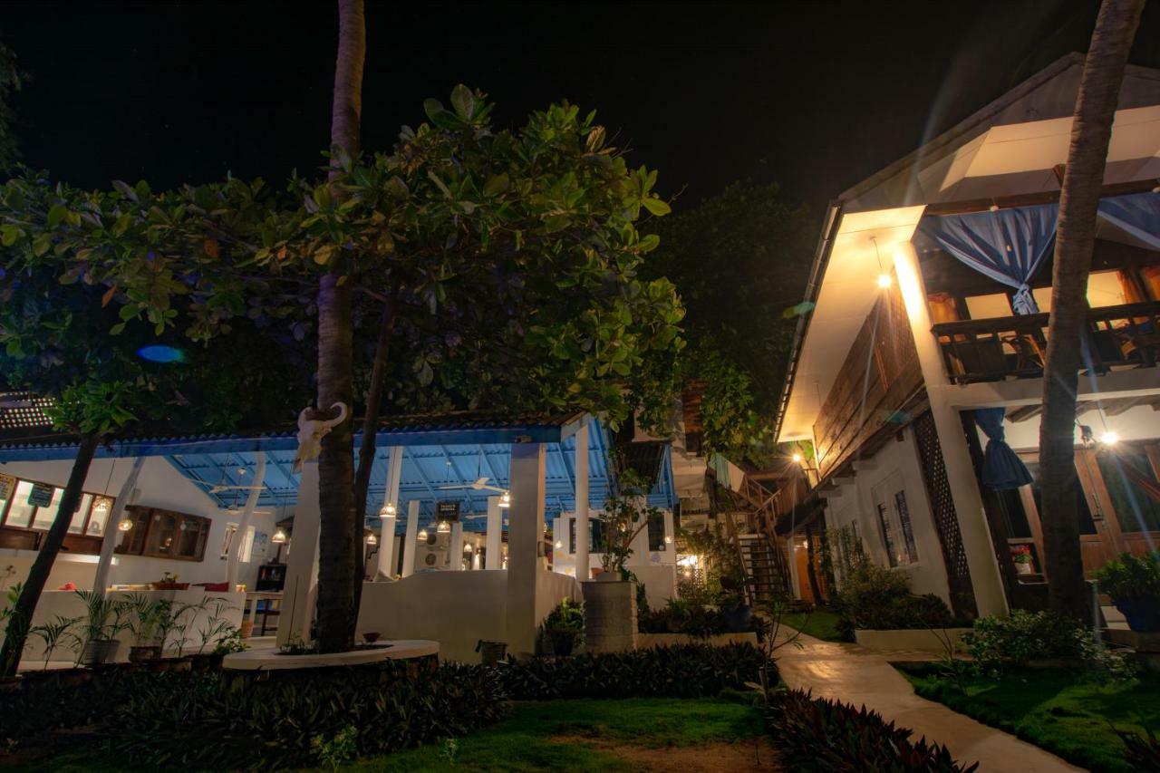 Water Edge Hotel & Restaurant Arugam Bay Exterior photo