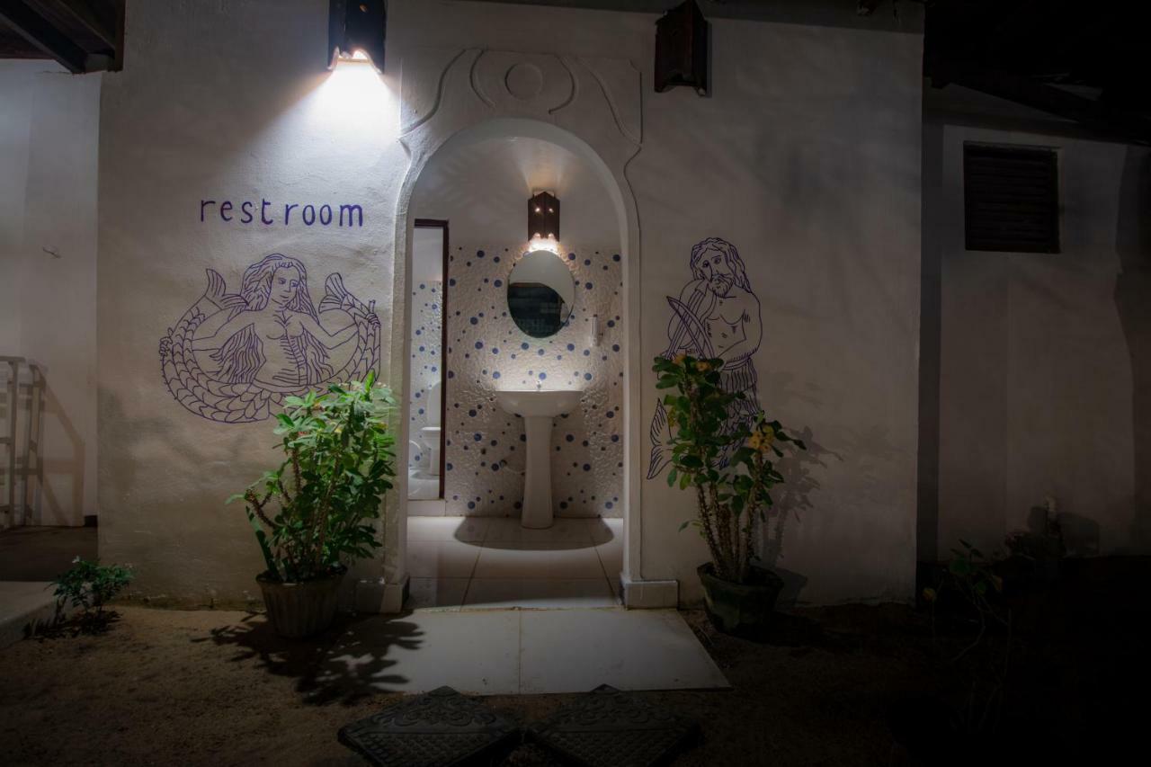 Water Edge Hotel & Restaurant Arugam Bay Exterior photo