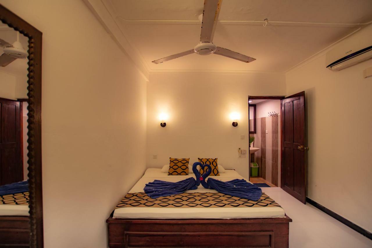 Water Edge Hotel & Restaurant Arugam Bay Exterior photo