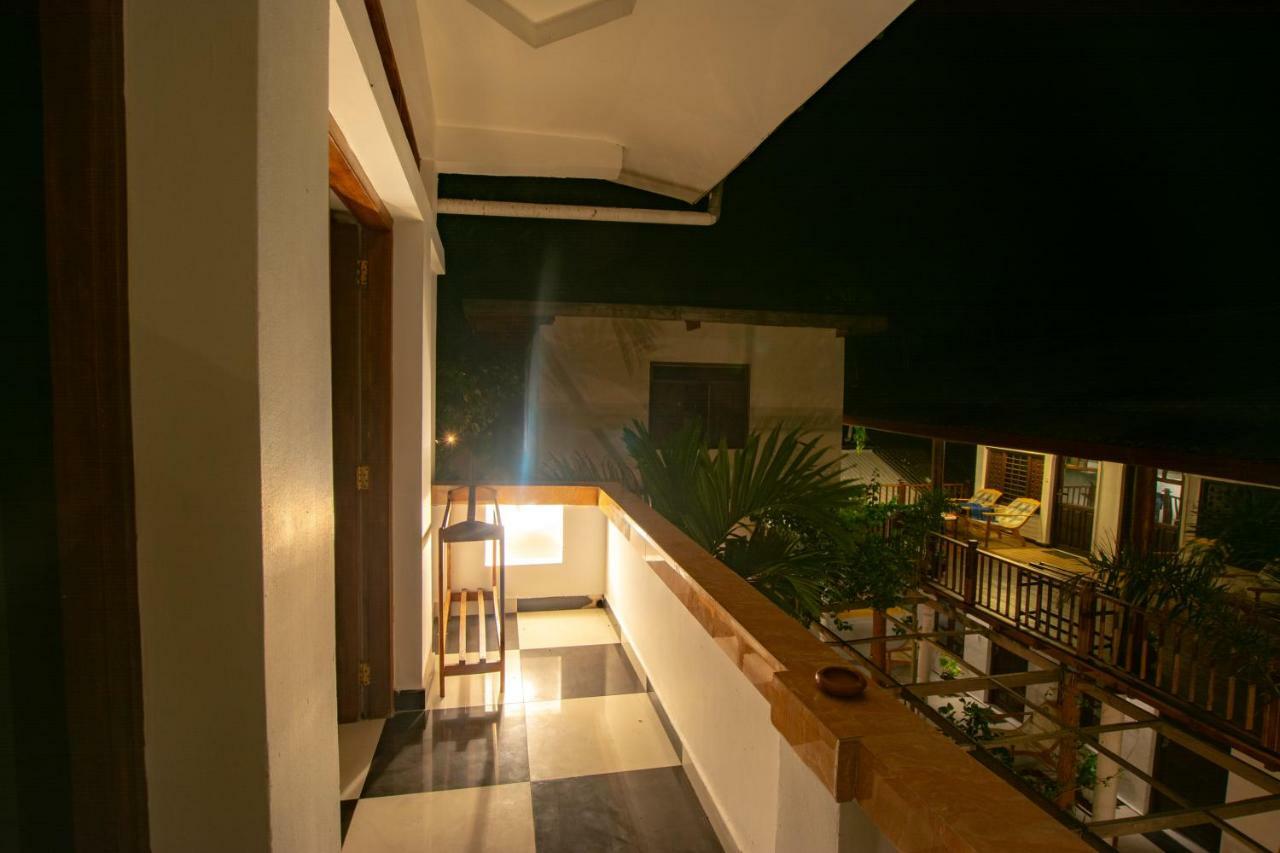 Water Edge Hotel & Restaurant Arugam Bay Exterior photo