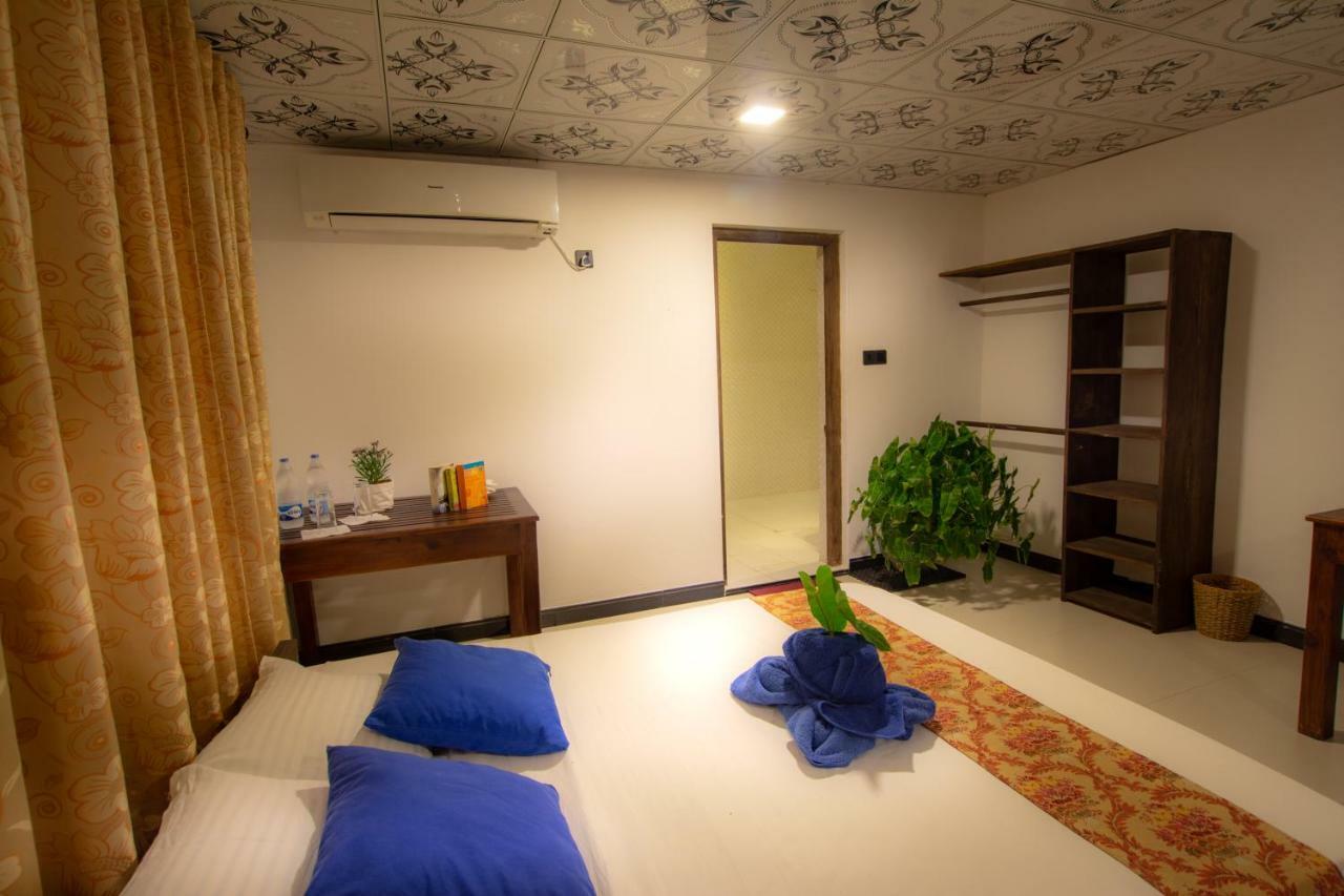 Water Edge Hotel & Restaurant Arugam Bay Exterior photo