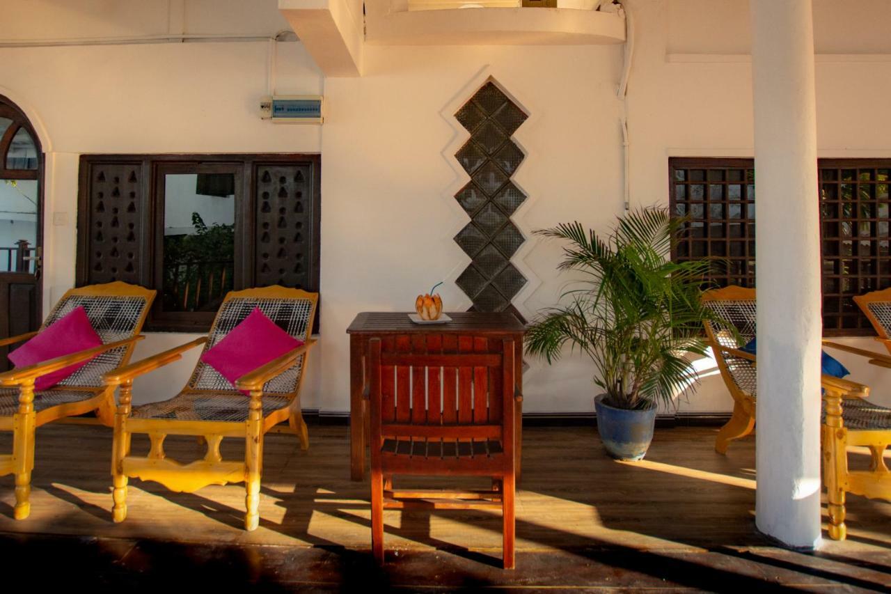 Water Edge Hotel & Restaurant Arugam Bay Exterior photo