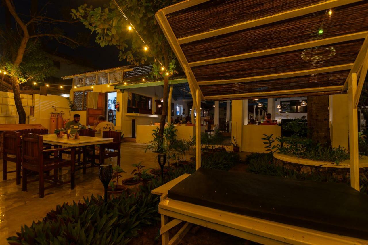 Water Edge Hotel & Restaurant Arugam Bay Exterior photo