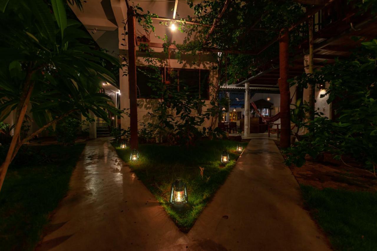 Water Edge Hotel & Restaurant Arugam Bay Exterior photo